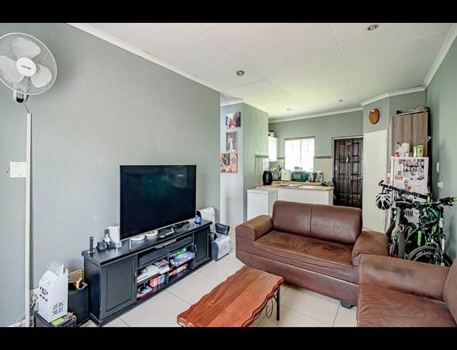 2 BEDROOM TOWNHOUSE FOR SALE IN MONTANA PARK